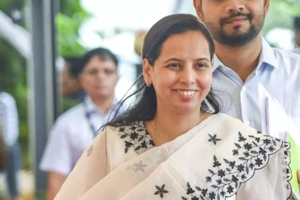 चार हजार लाडक्या बहिणींनी माघार घेतल्यानंतर मंत्री आदिती तटकरे म्हणाल्या, “सरकारी तिजोरी..